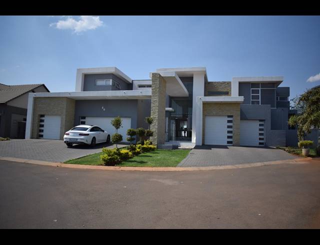 5 BEDROOM HOUSE FOR SALE IN MIDSTREAM ESTATE
